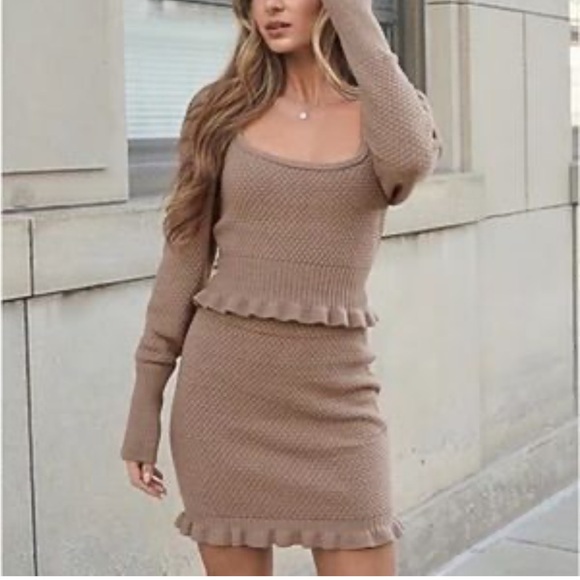 Express taupe skirt outfit - Picture 1 of 4
